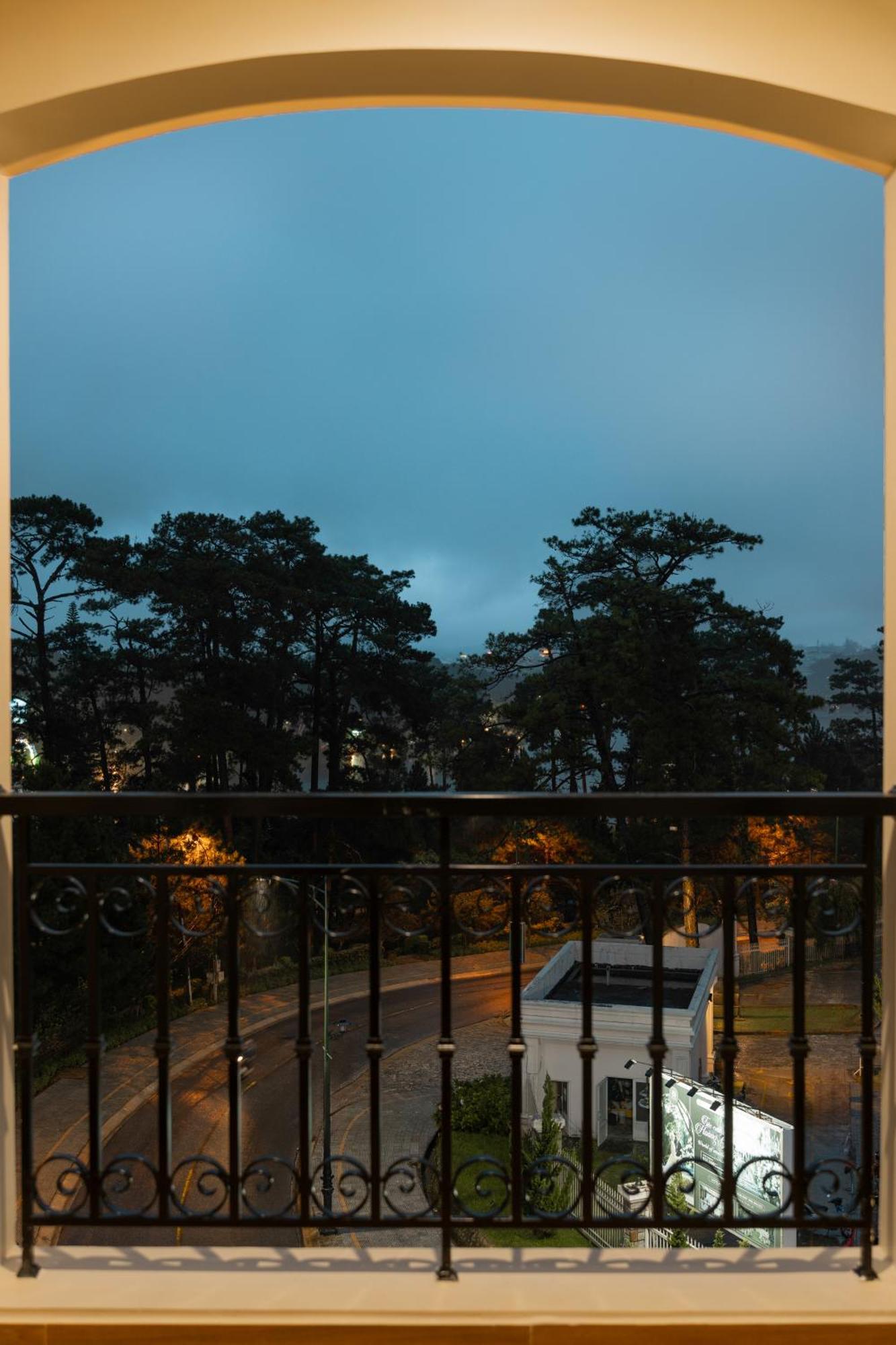 Lumina Hotel Da Lat Central Bagian luar foto